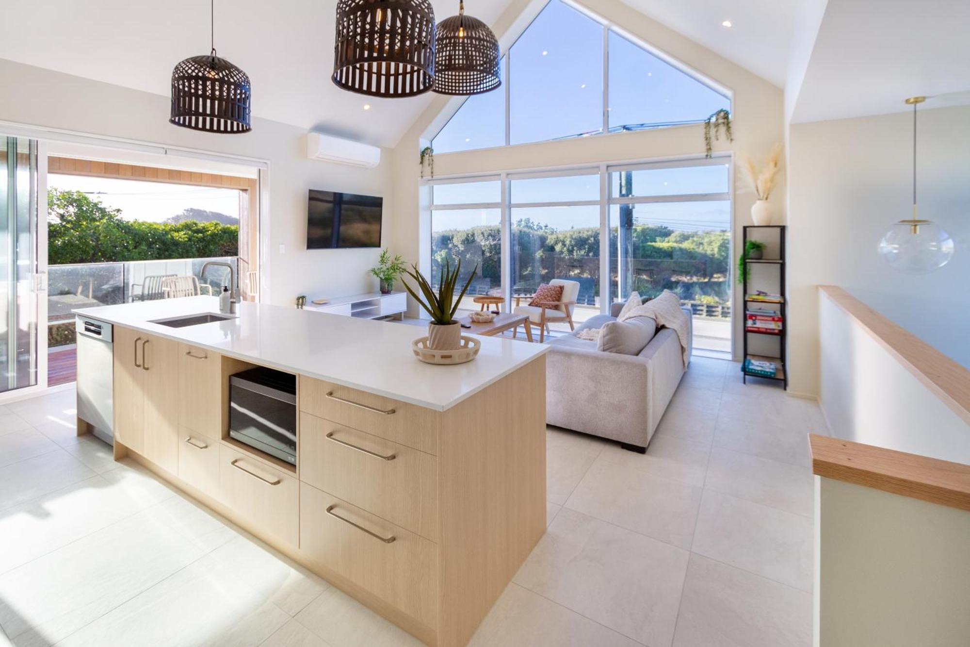 Luxury Beachside Living Elegant 3-Bedroom Haven Крайстчърч Екстериор снимка